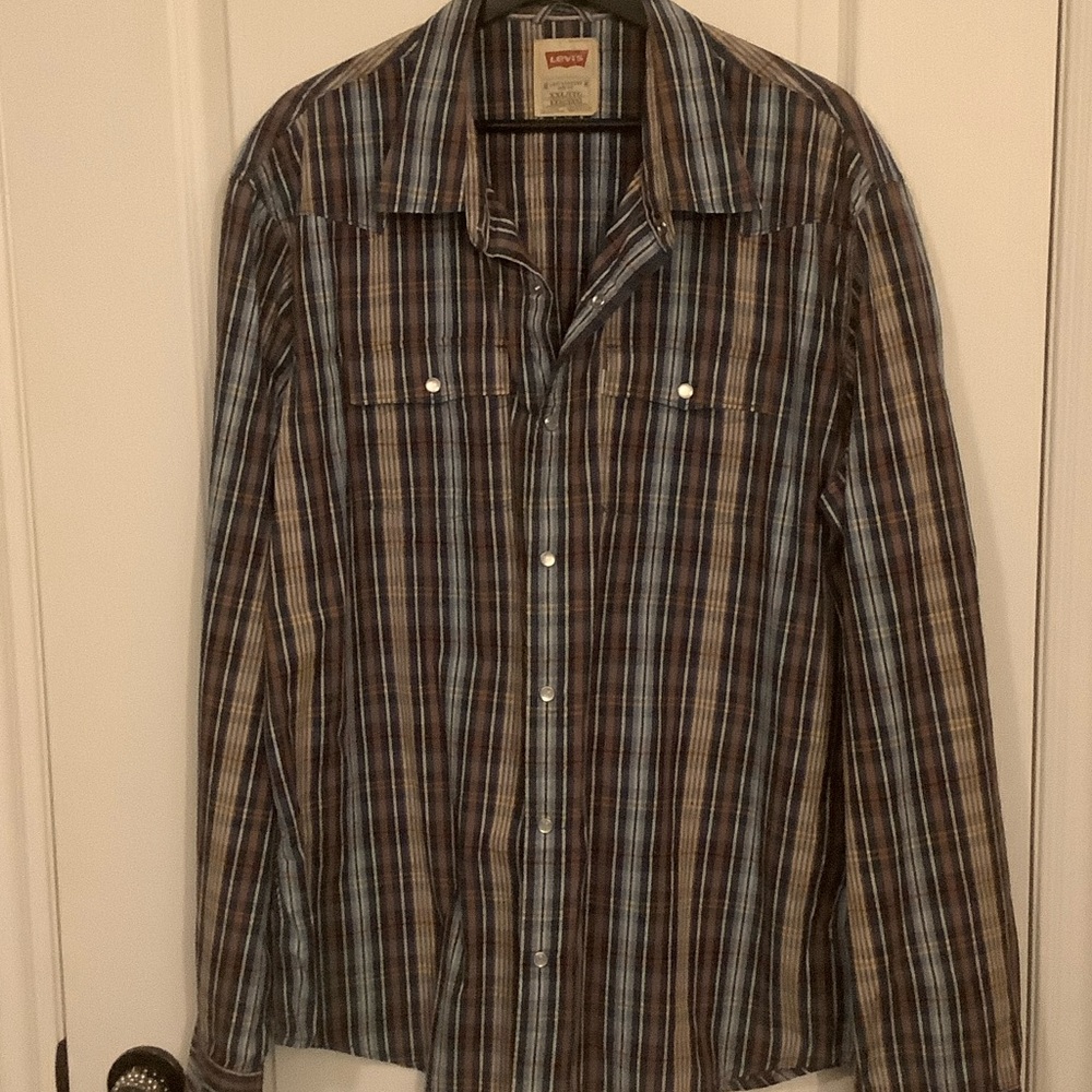 Striped Levi’s Button-Up Shirt